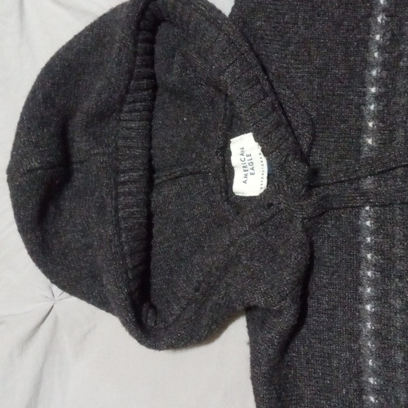 Grey Size M American Eagle Hooded pullover sweater front pocket and snowflakes - Picture 11 of 13
